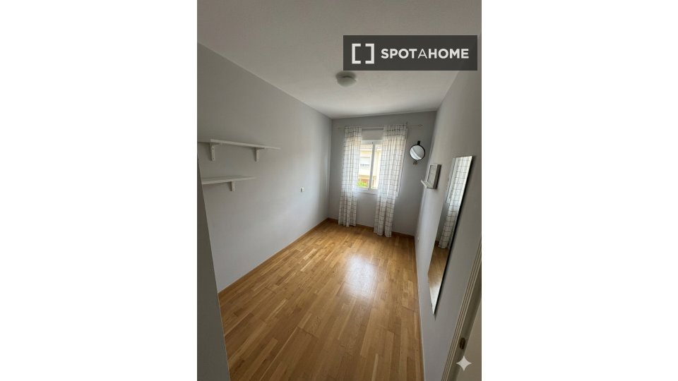 Double room Madrid, 3 beds, 95m² — photo 4