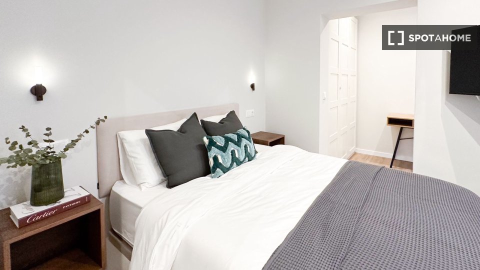 Double room Madrid, 5 beds, 100m² — photo 3