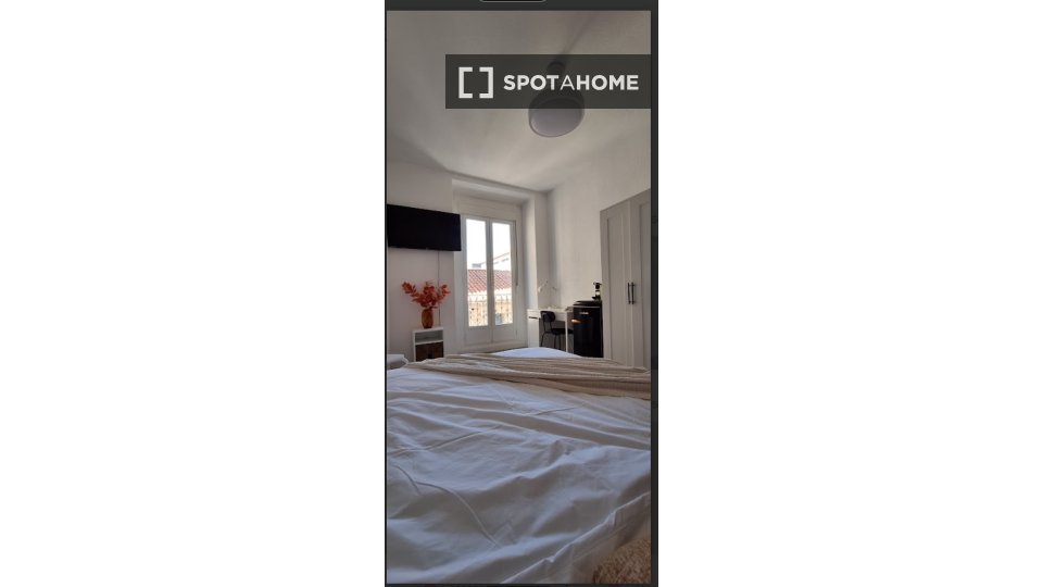 Double room Madrid, 5 beds — photo 15