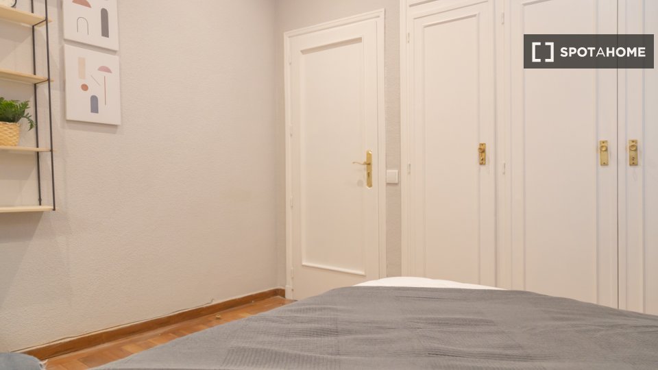 Double room Madrid, 4 beds — photo 10