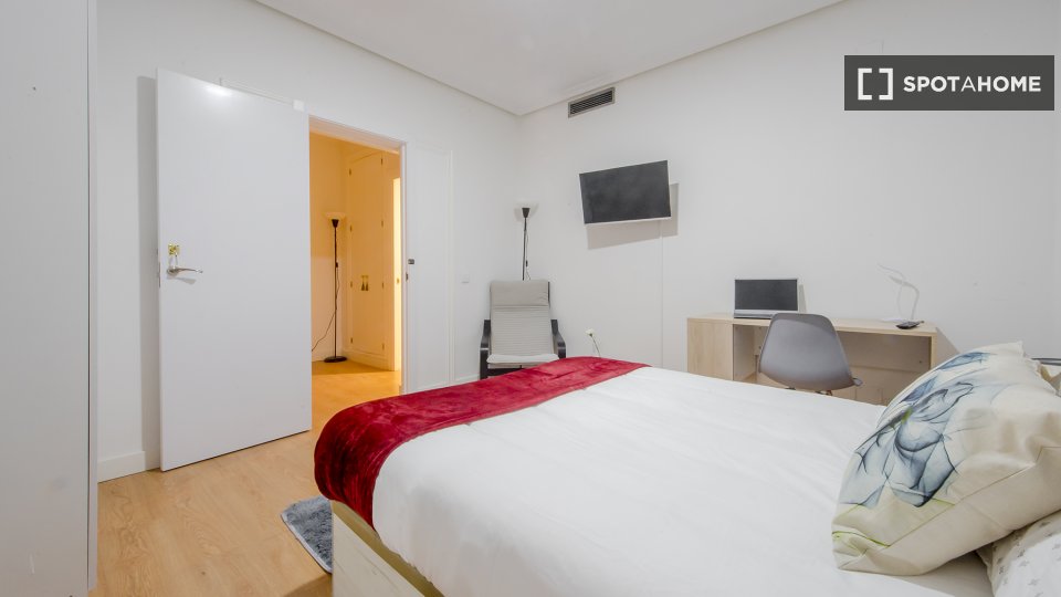 Double room Madrid, 8 beds, 200m² — photo 10