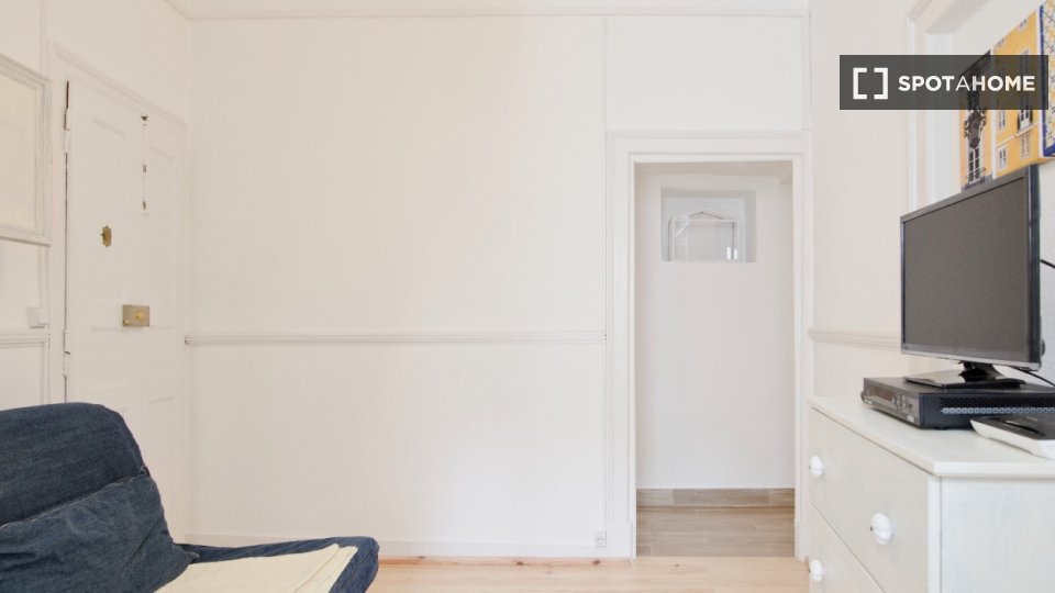 Apartment mono Lisbon, 55m² — photo 3