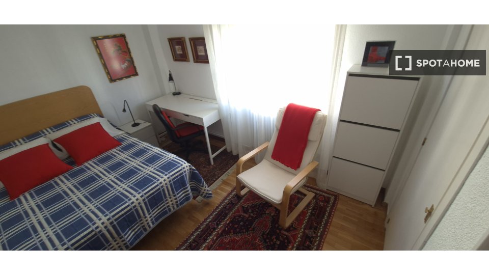 Double room Madrid, 1 bed, 120m² — photo 18