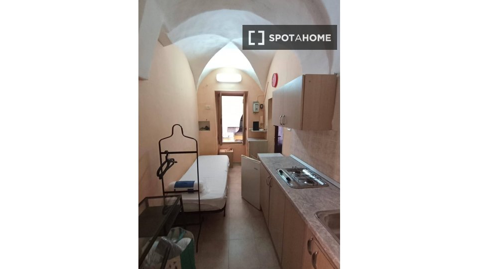 Monolocale in affitto a Porto, Napoli