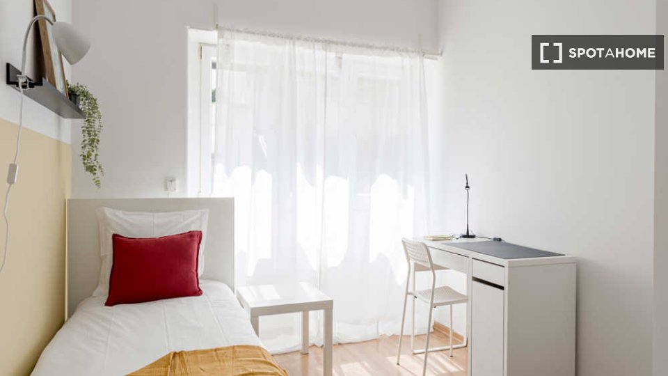 Double room Lisbon, 8 beds — photo 48