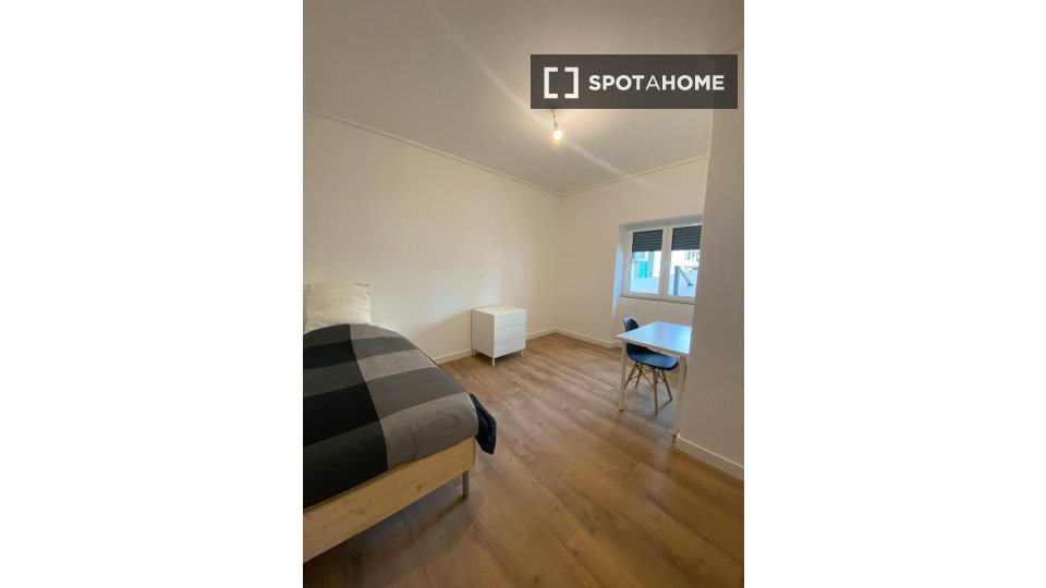 Double room Lisbon, 1 bed — photo 6