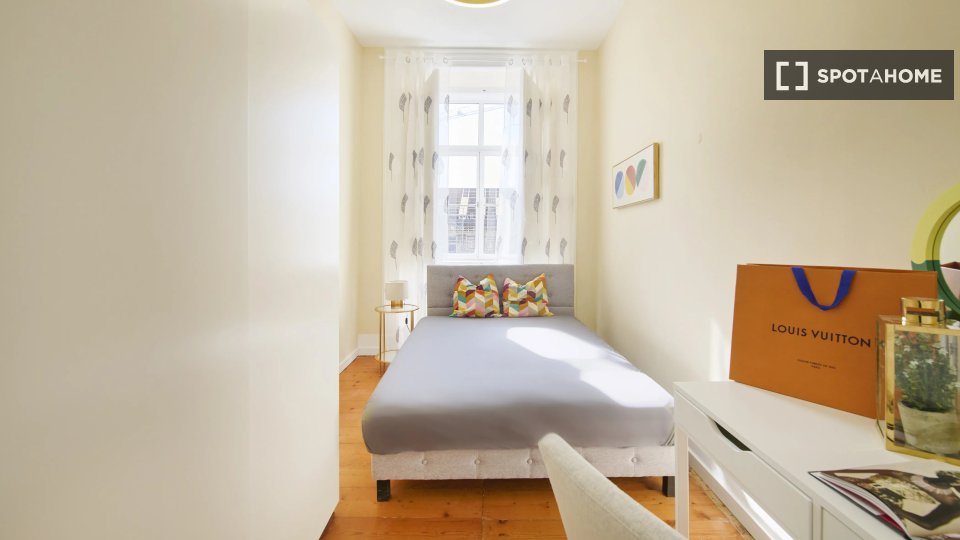 Double room Lisbon, 9 beds — photo 1