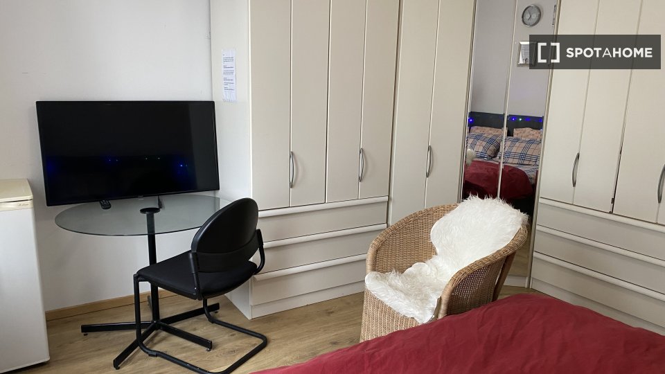 Double room Brussels, 1 bed — photo 1