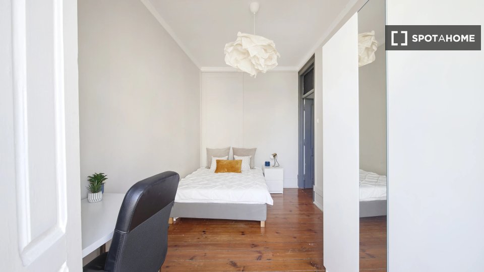 Double room Lisbon, 6 beds — photo 12