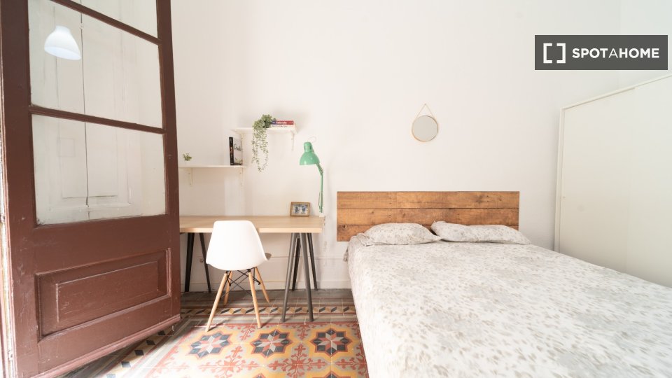 Double room Barcelona, 14 beds, 400m² — photo 12
