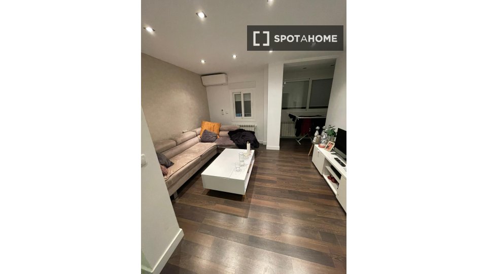 Double room Madrid, 2 beds, 75m² — photo 5