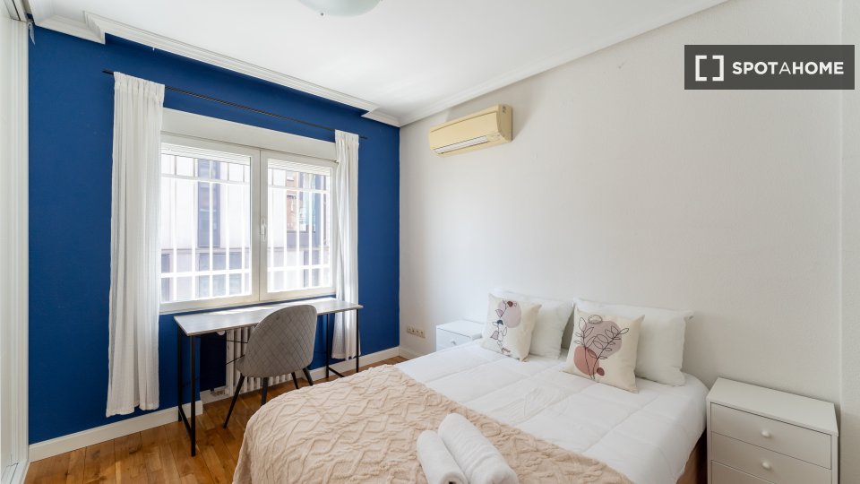 Double room Madrid, 6 beds — photo 3