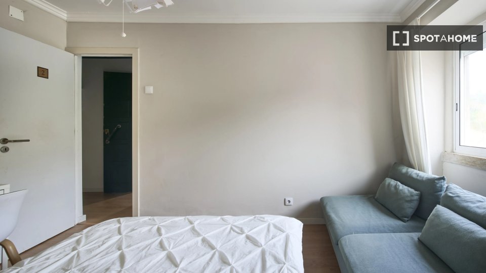 Double room Lisbon, 4 beds — photo 4