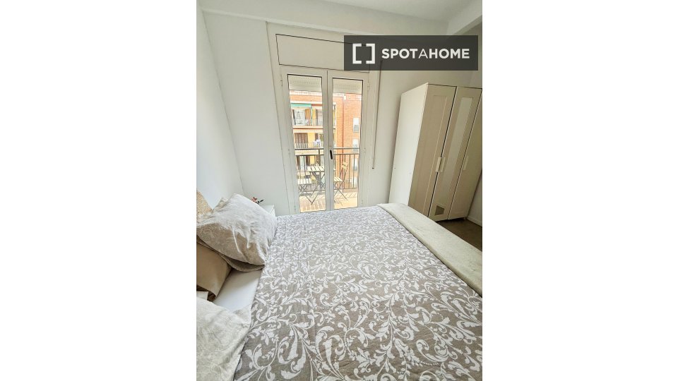 Apartment Barcelona, 3 beds, 80m² — photo 16