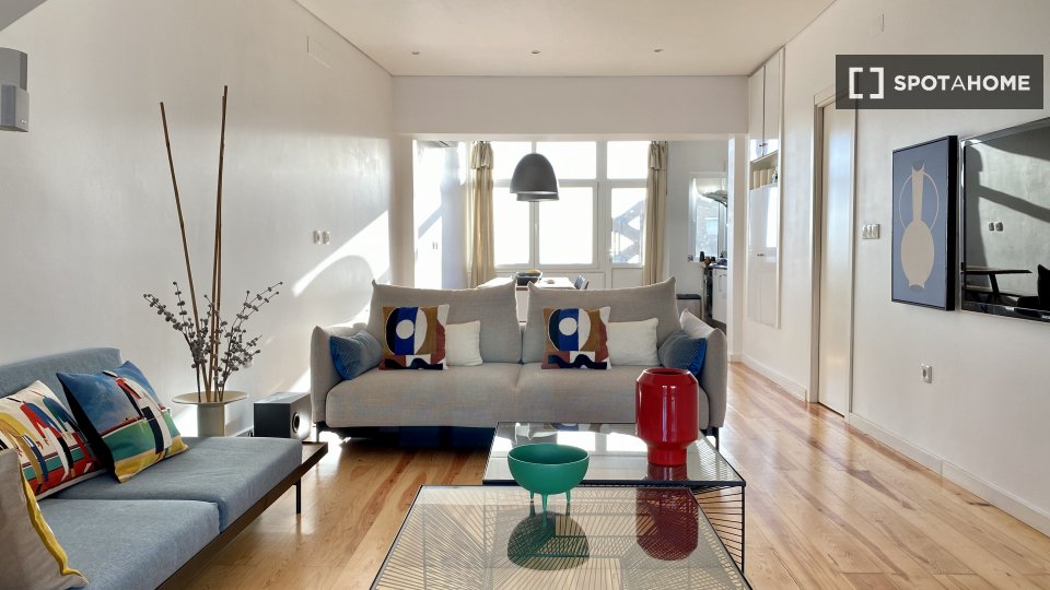 Apartment Lisbon, 2 beds, 90m² — photo 40