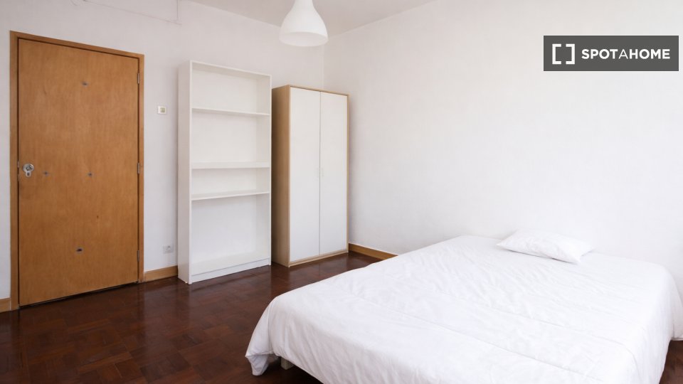 Double room Lisbon, 6 beds — photo 33