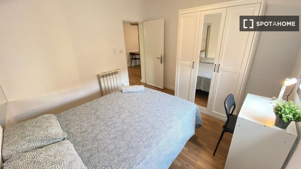 Double room Madrid, 3 beds — photo 9
