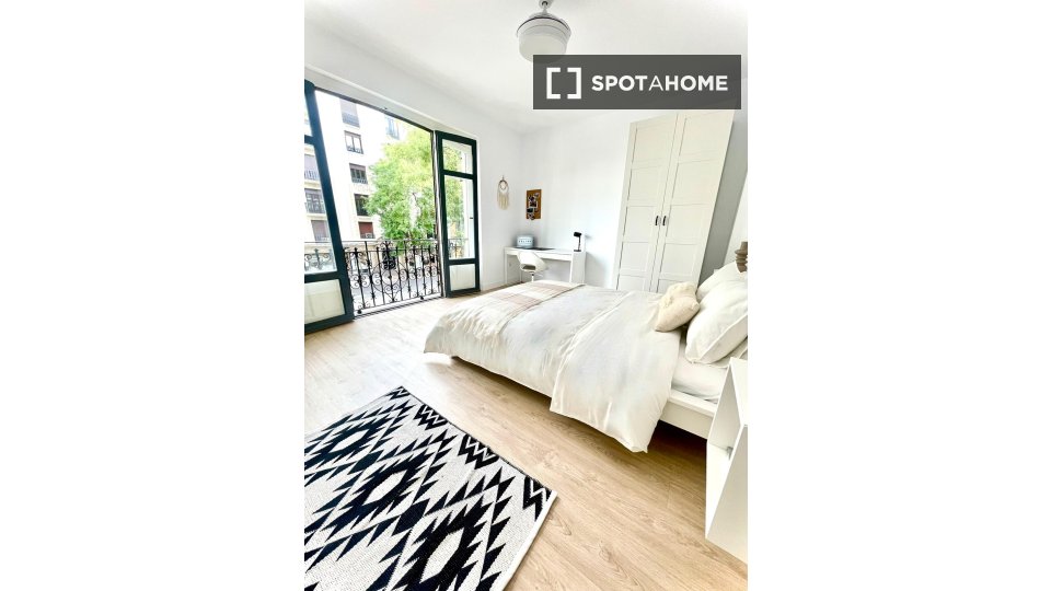 Double room Madrid, 7 beds — photo 12