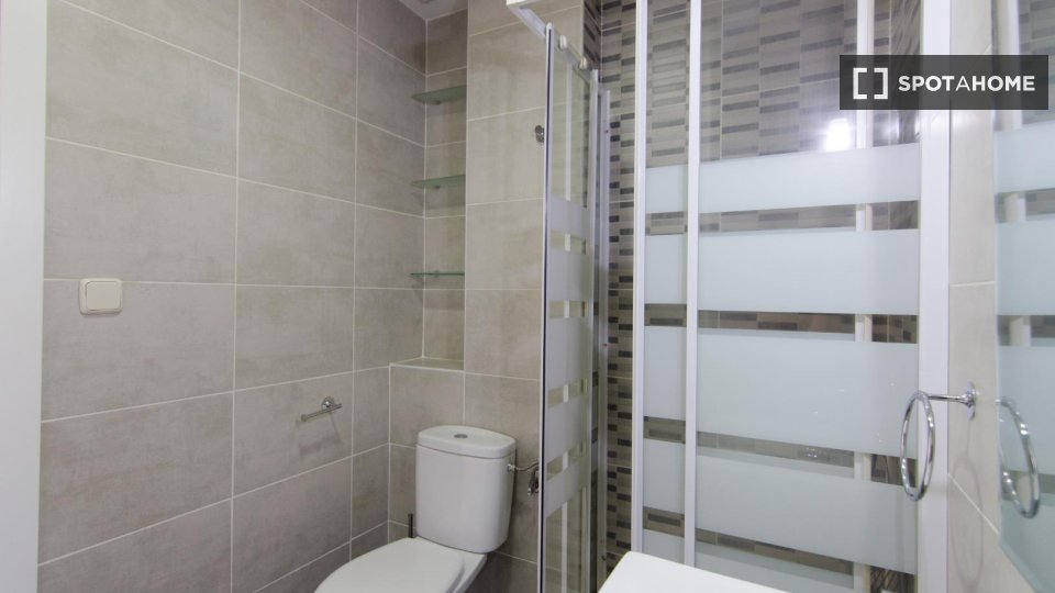 Double room Madrid, 6 beds — photo 20