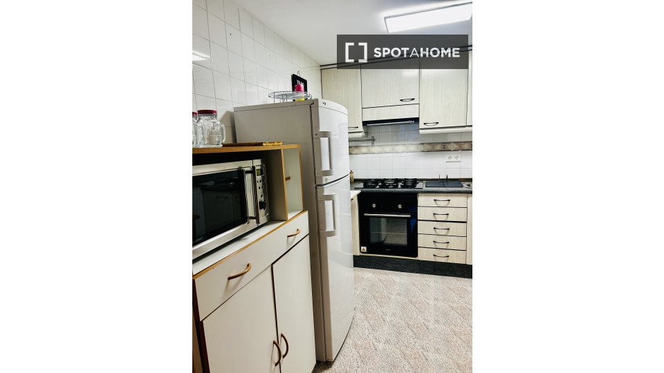 Apartment Valencia, 4 beds, 80m² — photo 29