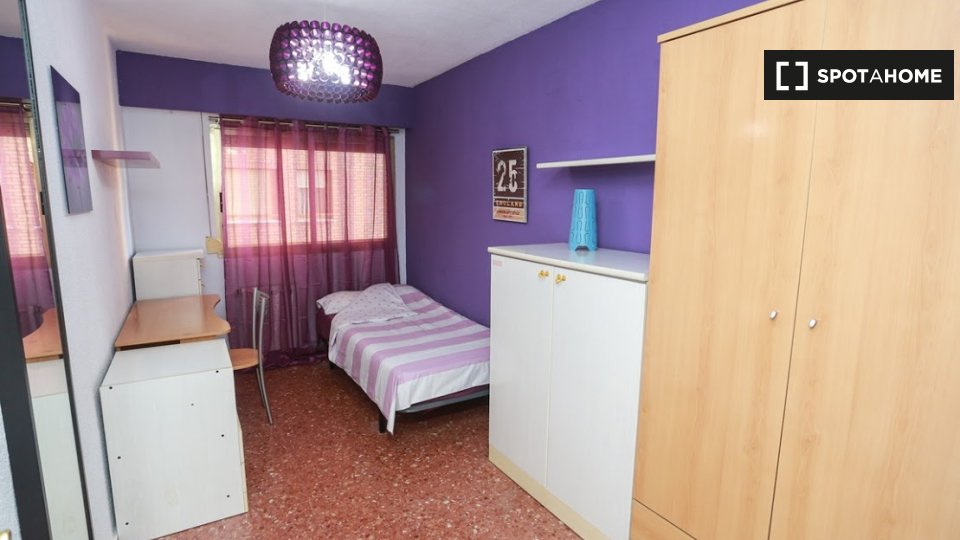 Double room Valencia, 3 beds, 120m² — photo 12