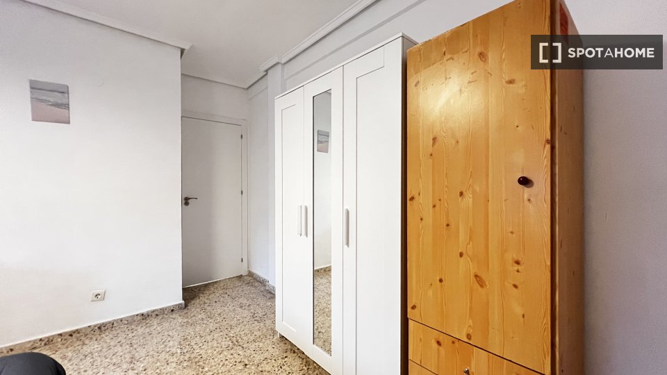 Double room Valencia, 5 beds — photo 13