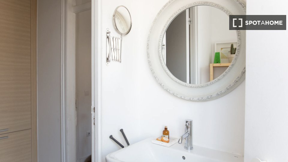 Apartment Lisbon, 2 beds, 60m² — photo 3