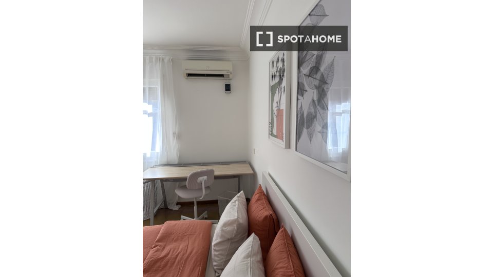 Double room Madrid, 5 beds — photo 8
