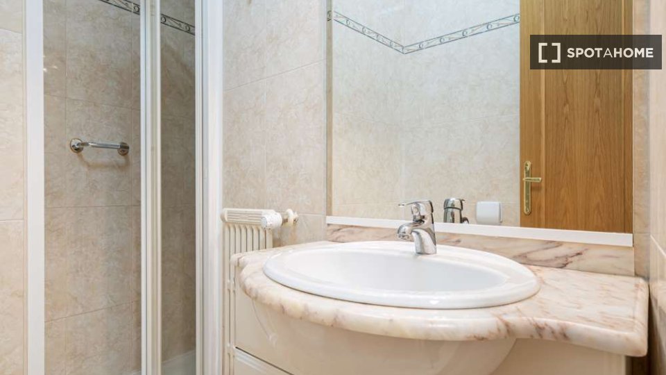 Double room Madrid, 4 beds — photo 2