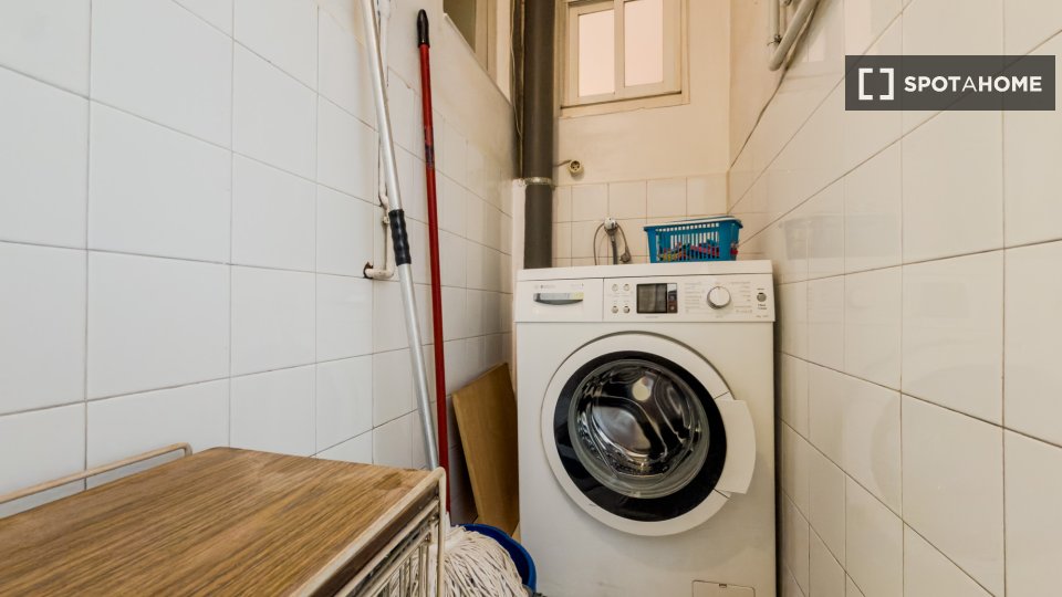 Apartment Barcelona, 4 beds, 80m² — photo 13