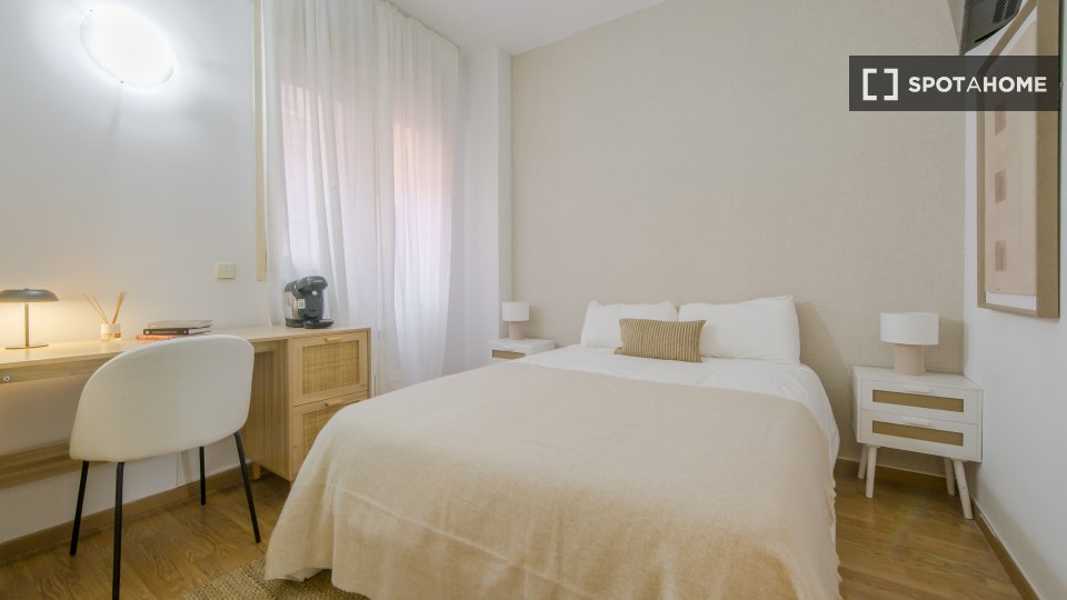 Double room Madrid, 5 beds — photo 1