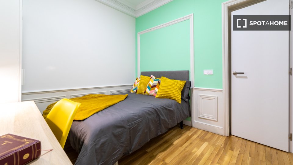 Double room Madrid, 13 beds, 301m² — photo 8