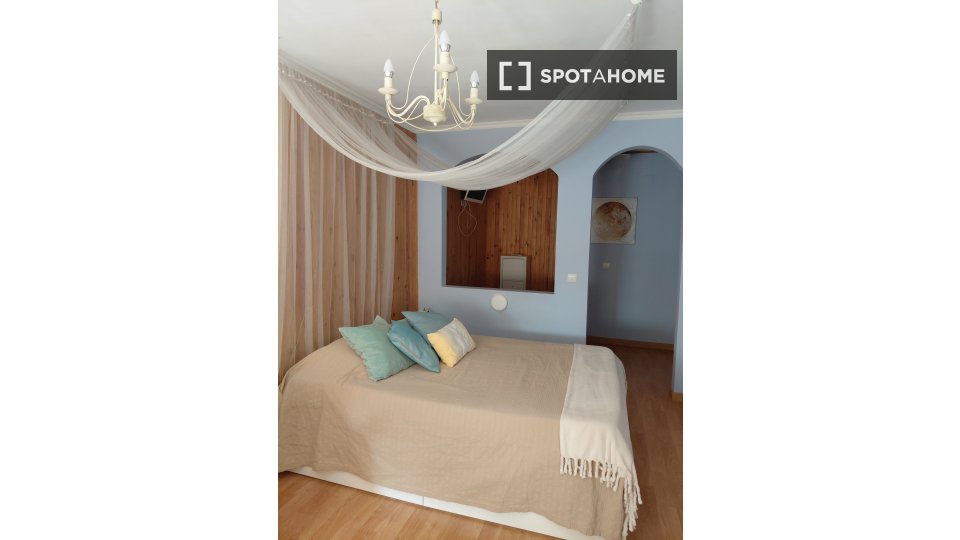 Double room Lisbon, 3 beds, 124m² — photo 17