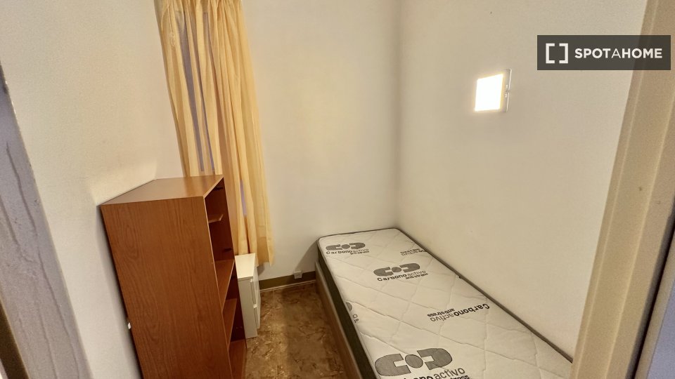 Apartment Barcelona, 3 beds, 60m² — photo 2