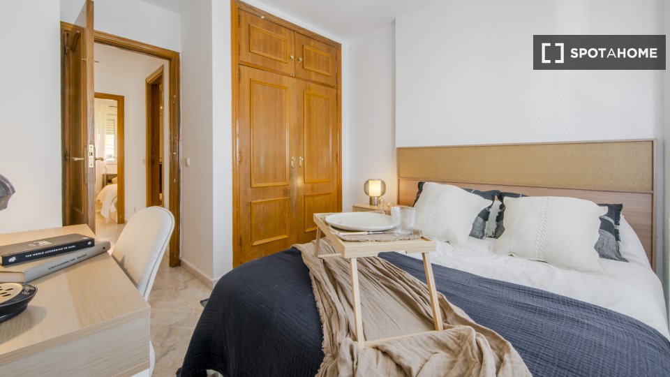 Double room Madrid, 5 beds, 80m² — photo 18