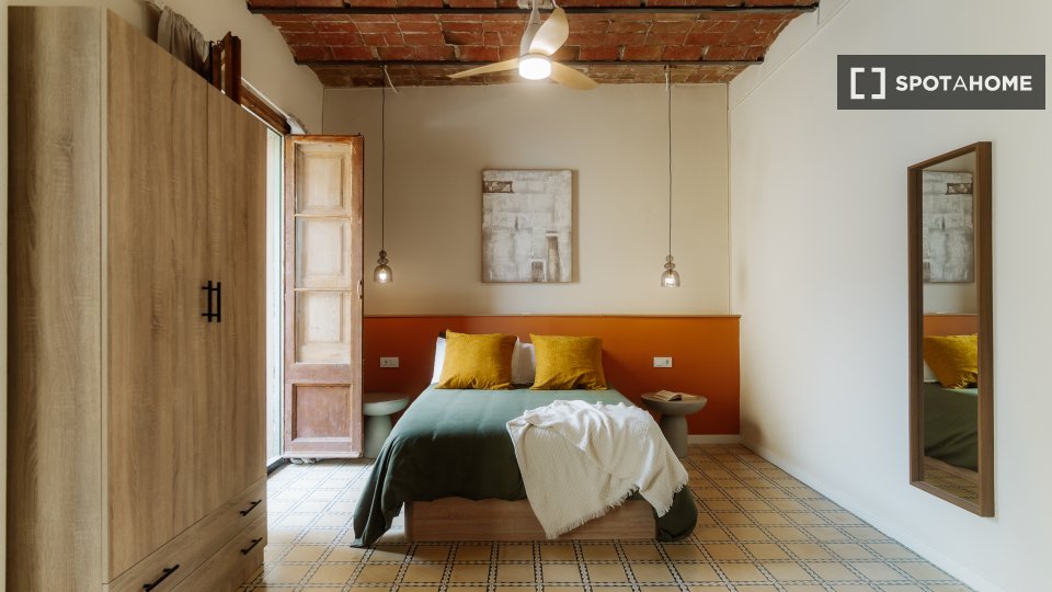 Double room Barcelona, 3 beds, 90m² — photo 6