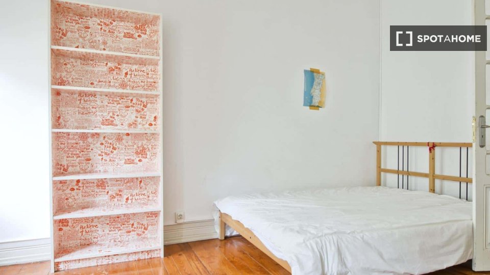 Double room Lisbon, 6 beds — photo 20
