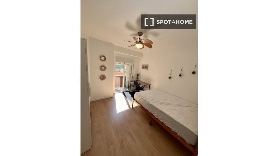 Double room Valencia, 5 beds, 120m² — photo 12