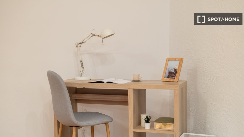 Double room Barcelona, 4 beds, 90m² — photo 14