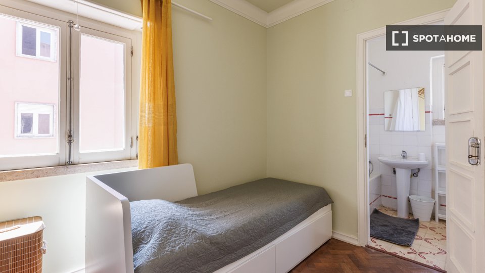 Double room Lisbon, 6 beds — photo 3