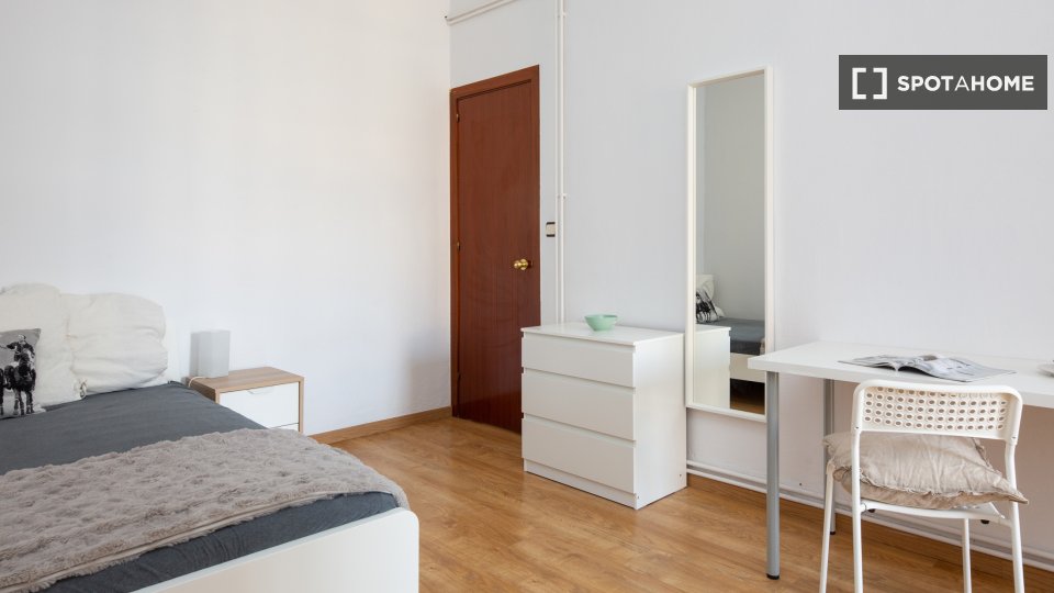 Double room Barcelona, 6 beds, 100m² — photo 2