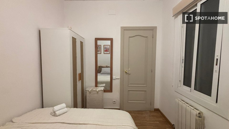 Double room Barcelona, 5 beds, 100m² — photo 3