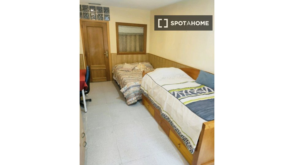 Double room Madrid, 2 beds — photo 3