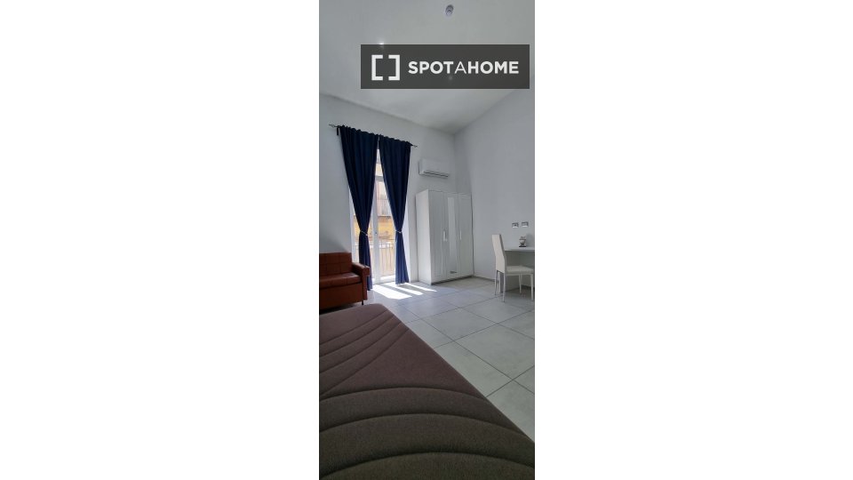 Double room Naples, 1 bed — photo 11