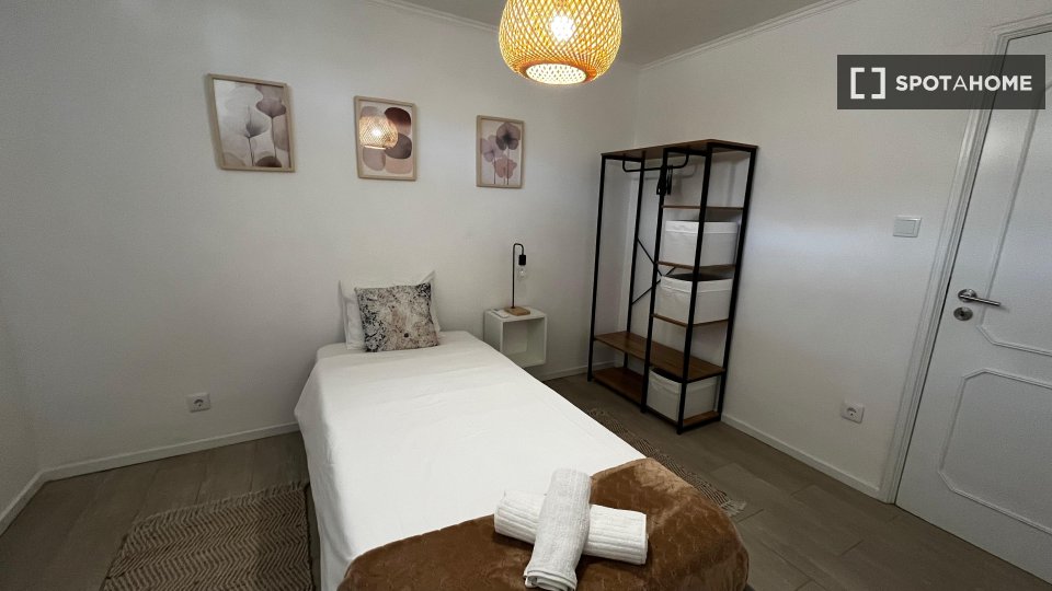 Double room Porto, 3 beds, 85m² — photo 10
