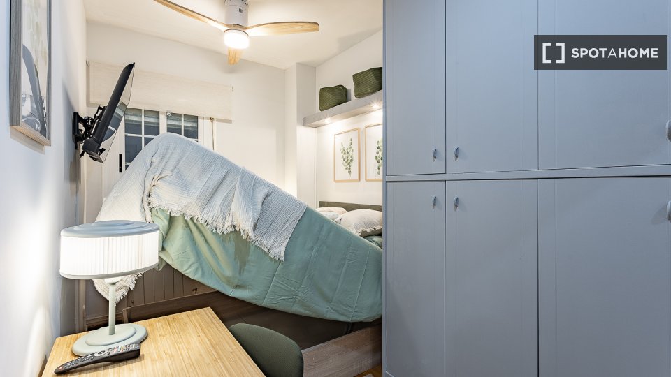 Double room Barcelona, 5 beds, 95m² — photo 17