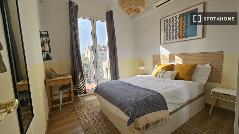 Double room Barcelona, 3 beds, 110m² — photo 18