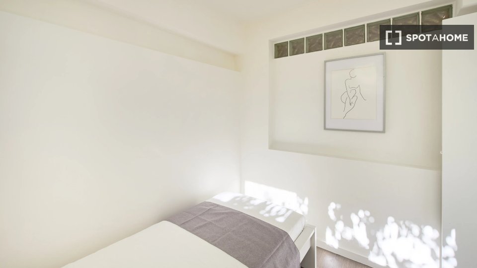 Double room Lisbon, 4 beds — photo 14