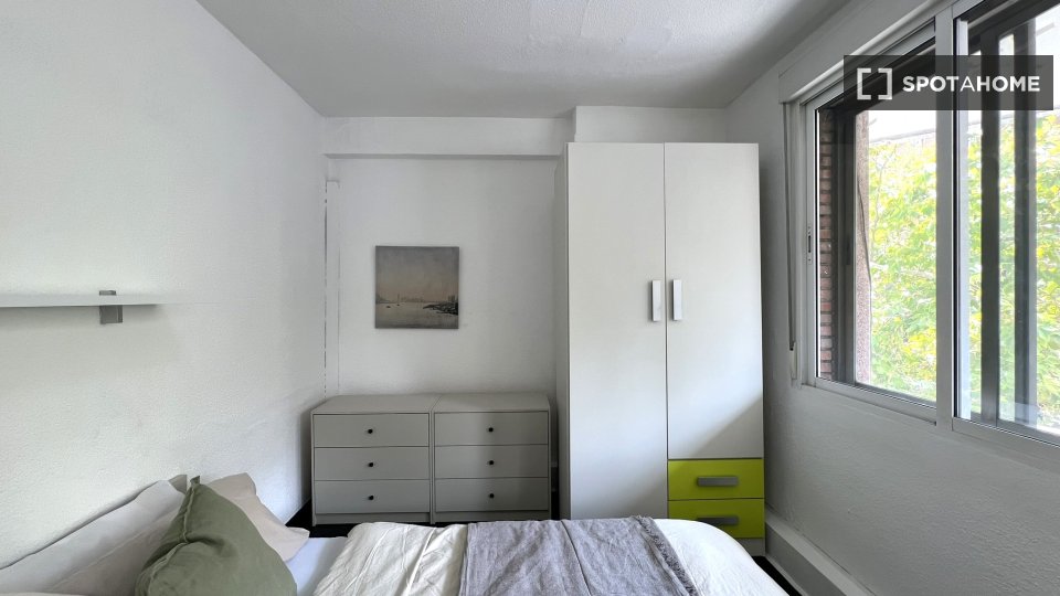 Double room Madrid, 7 beds, 115m² — photo 36