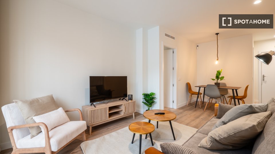 Apartment Madrid, 4 beds, 17m² — photo 1